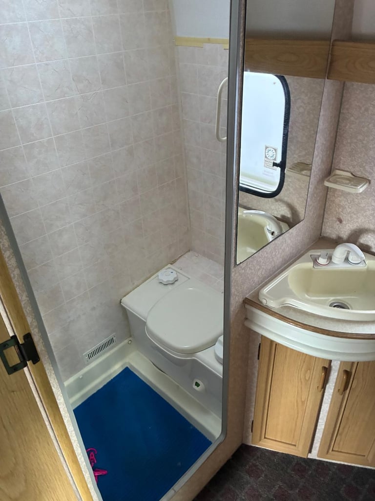 1999 Compass 2 Berth