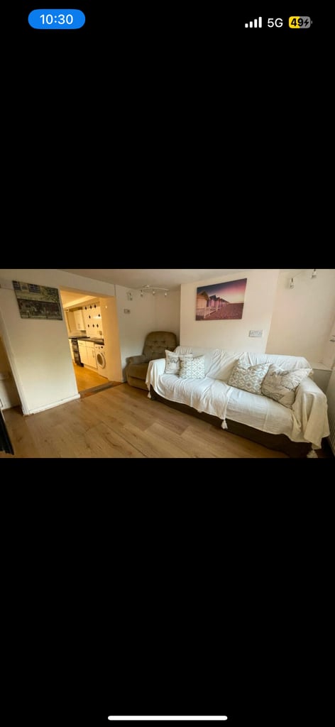One Double bedroom for rent near station 