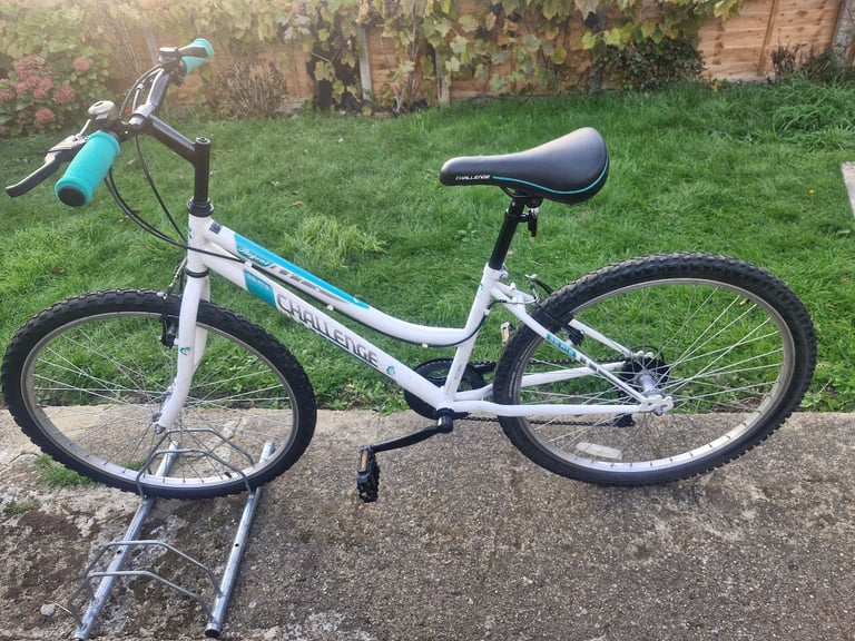 GIRLS LADIES WOMES ADULTS CHALLENGE 26 INCH WHELLS 15 INCH FRAME 5 SPEED BIKE BICYCLE
