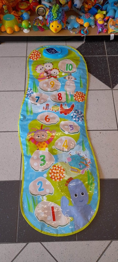 In the night garden explore and learn musical playmat