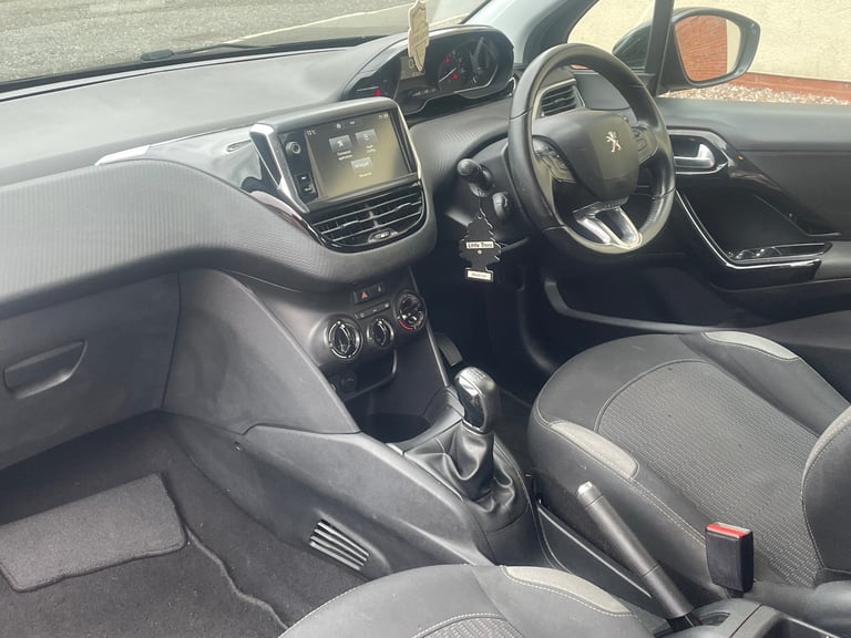 Peugeot, 208, Hatchback, 2016, Manual, 1199 (cc), 3 doors