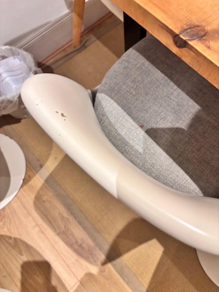 4x Eero Saarinen replica chairs