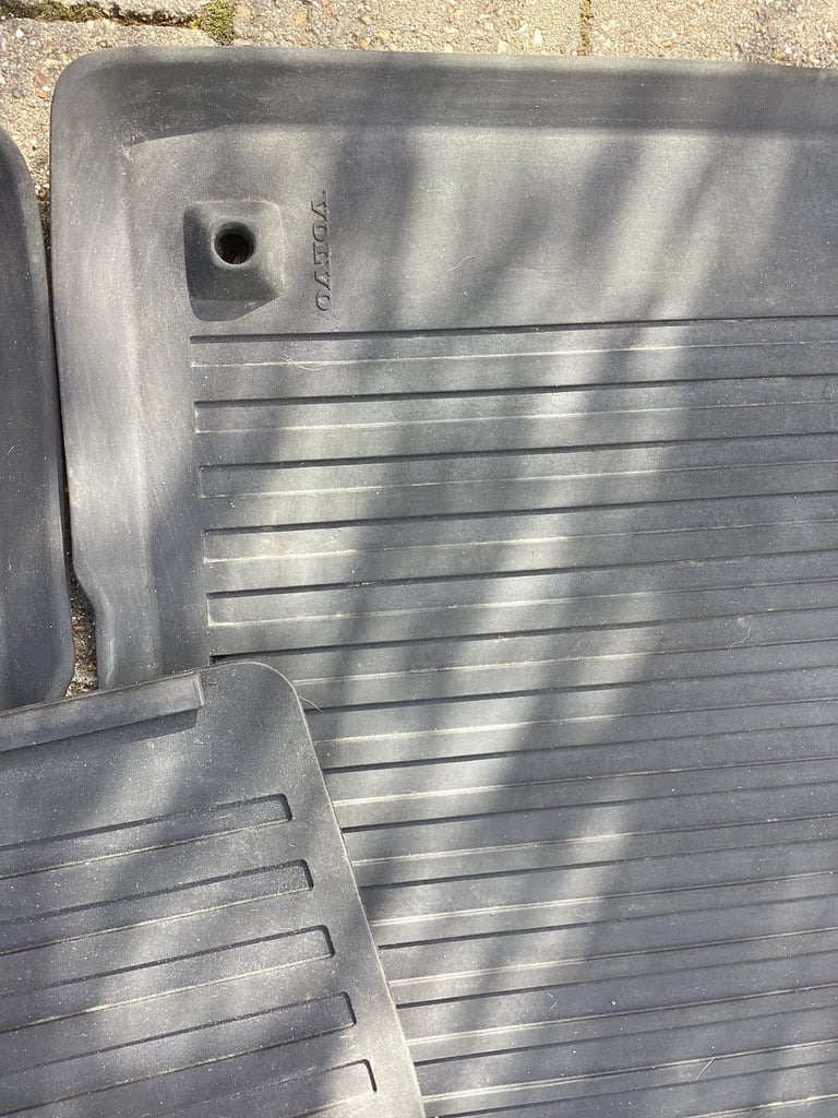 VOLVO XC60 AWD (manual) Black Rubber Mats