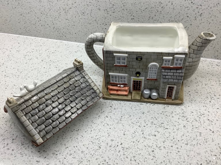 CORRIE, EMMERDALE, EASTENDERS