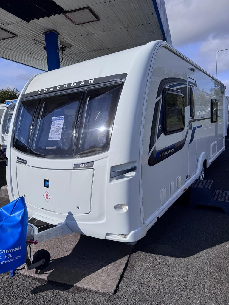 Coachman Highlander 565, Yr.2016, Fixed Twin Single Beds