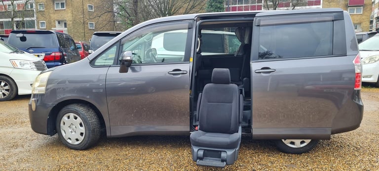 TOYOTA NOAH WELCAB WITH DISABILITY / DISABLED ACCESS SEAT