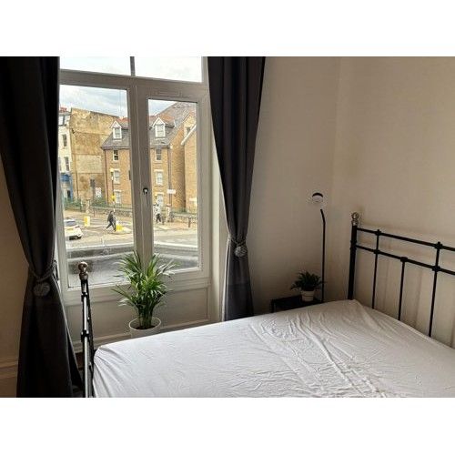 Self-Contained Studio flat on Shepherds Bush Road, Hammersmith, W6 7HP **Some Bills Inc**