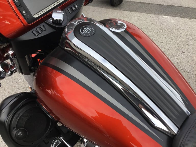 2018 Harley-Davidson CVO STREET GLIDE FLHXSE Two-Tone (15MY) Custom Cruiser PETROL Manual