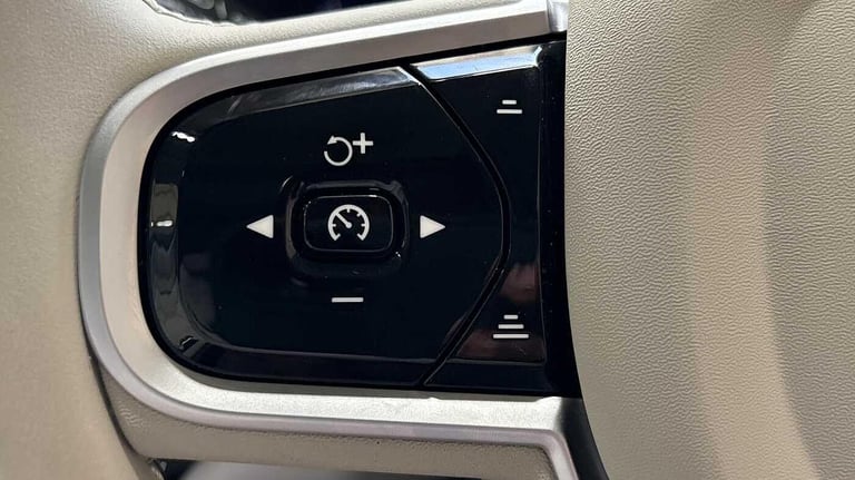 2025 Volvo V60 2.0 T8 [455] PHEV Ultra Dark 5dr AWD Auto ESTATE PETROL/ELECTRIC Automatic