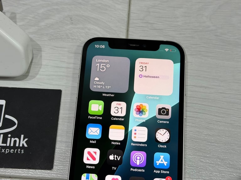 📱 White Apple iPhone 12 64GB Unlocked All Networks 🔋100% + Warranty 🍎 - P1165