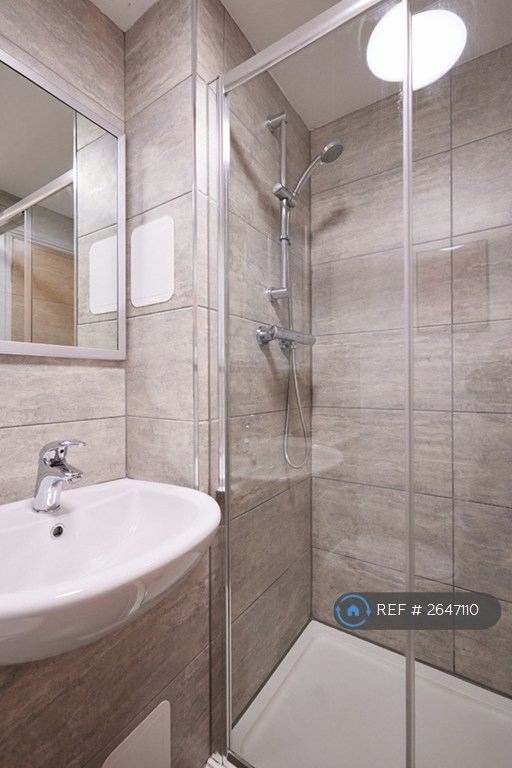 2 bedroom flat in Tytler Court, Edinburgh, EH8 (2 bed) (#2647110)