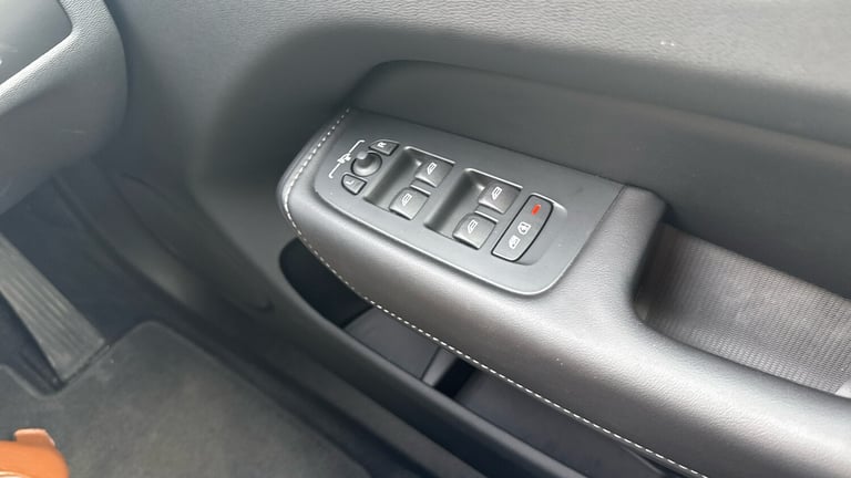 2022 Volvo XC60 2.0 B5P Ultimate Dark 5dr AWD Geartronic Petrol Estate Estate Petrol Automatic