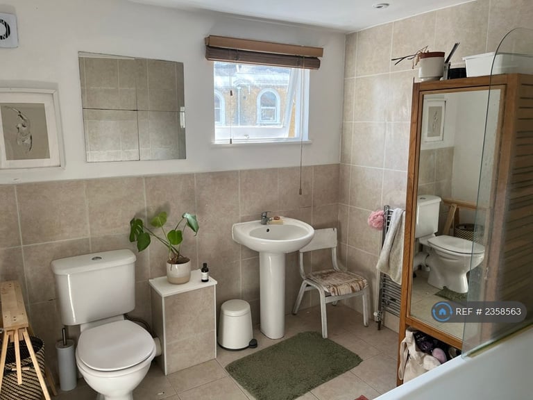 2 bedroom flat in Evering Road, London, N16 (2 bed) (#2358563)