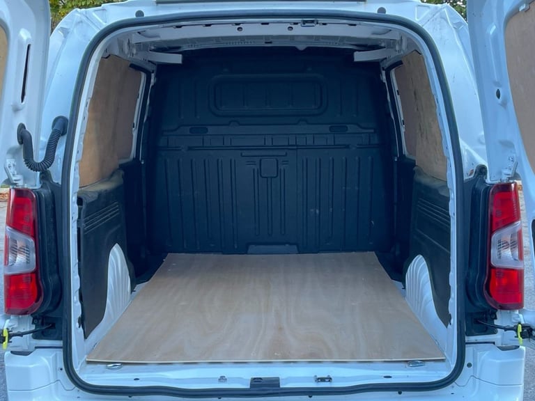 2020 Vauxhall Combo 2300 1.5 Turbo D 100ps H1 Sportive Van PANEL VAN DIESEL Manual