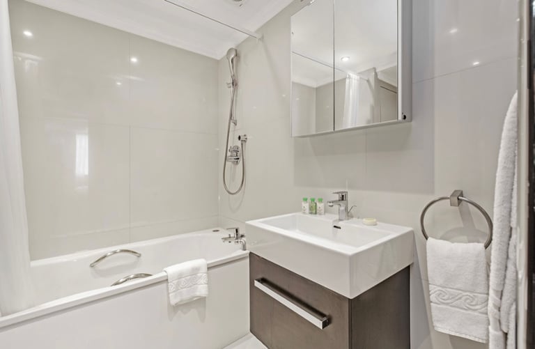 South Kensington - SW7 Three Bedroom Apartment Short Term Let £3430 per week 