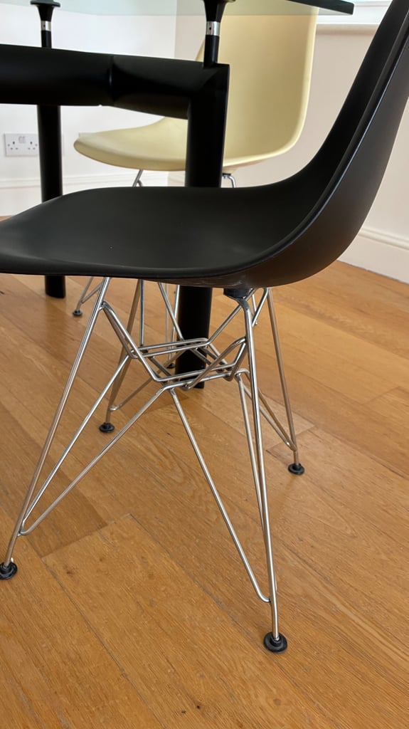 Le Corbusier style LC6 glass top dining table and chairs 