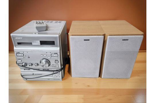 SONY MICRO HI-FI SYSTEM CMT-CP300 WITH SPEAKERS & REMOTE CONTROL