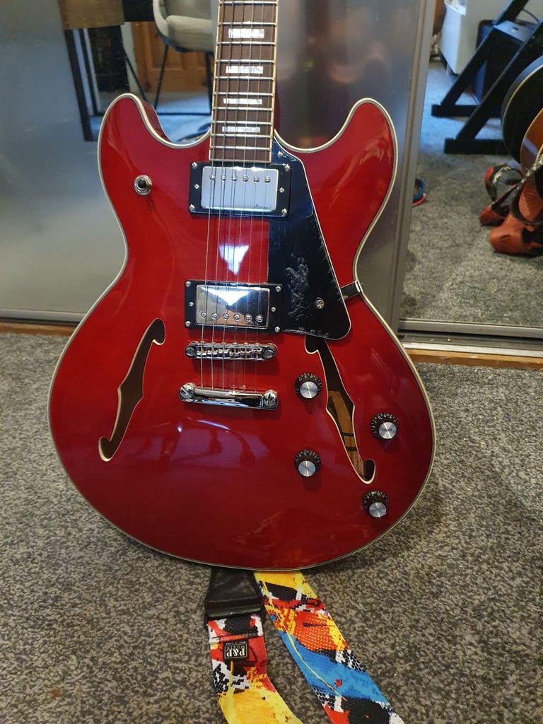 Harley Benton hollowbody electric guitar. As new!