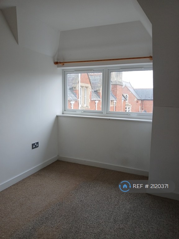 1 bedroom flat in Wessex House, Taunton, TA1 (1 bed) (#2120371)