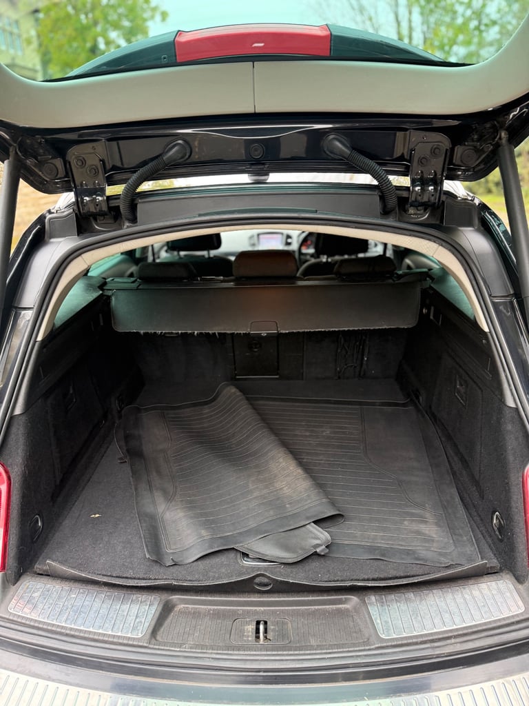 Vauxhall, INSIGNIA, Estate, 2011, Manual, 1956 (cc), 5 doors