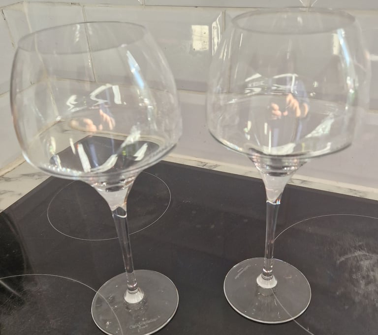 image for 2 red wine glasses