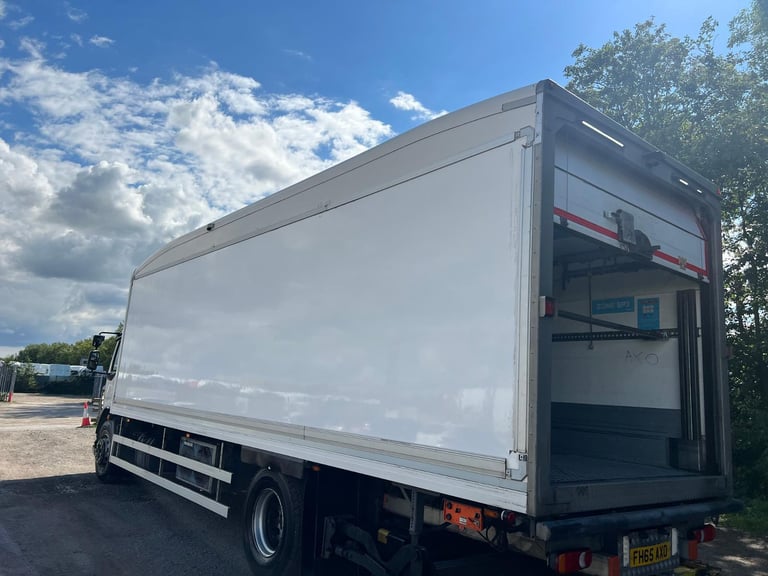 DAF TRUCKS LF 280 18 TONNE FRIDGE U/FLOOR LIFT 