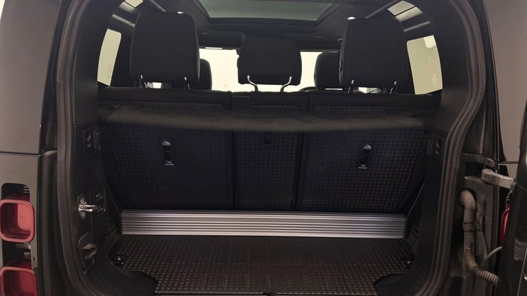 2021 Land Rover Defender 90 3.0 D250 MHEV X-Dynamic SE SUV 3dr Diesel Auto 4WD Euro 6 (s/s) (250 ...