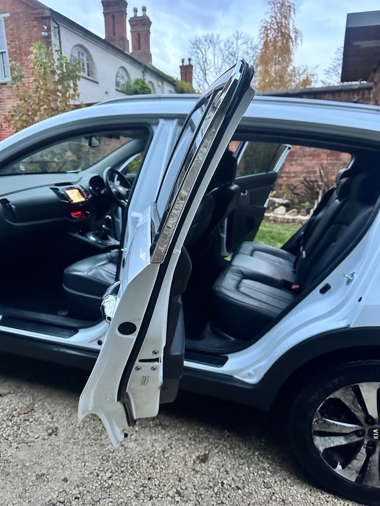 2013 Kia Sportage 1.7 CRDi ISG 3 5dr [Sat Nav] ESTATE Diesel Manual