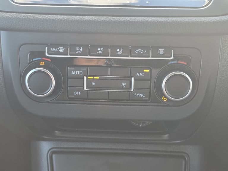 2014 Volkswagen Tiguan 2.0 TDi BlueMotion Tech Match 5dr 4MOTION 4WD ESTATE Diesel Manual