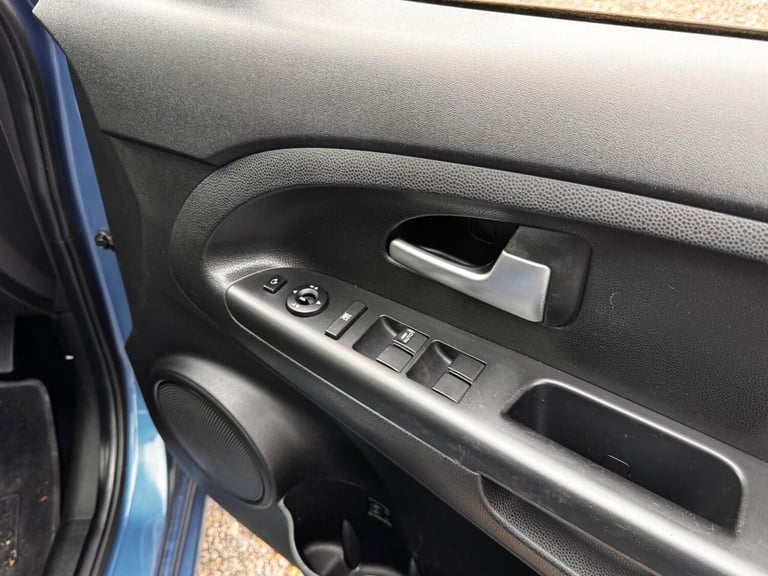  Kia Venga 1.6 3 MPV 5dr Petrol Auto Euro 5 (Sat Nav) (123 bhp) Petrol Automatic
