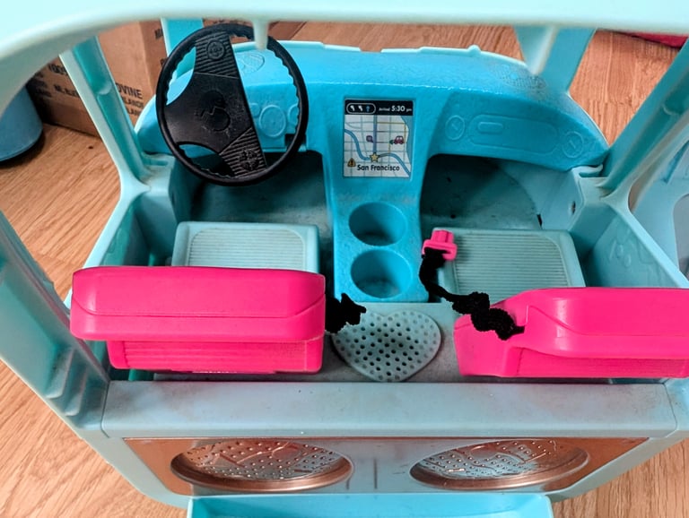 Lol campervan with a few dolls and a pet