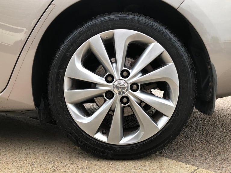 2015 Toyota Auris 1.8 Hybrid Excel TSS 5dr CVT ESTATE PETROL/ELECTRIC Automatic