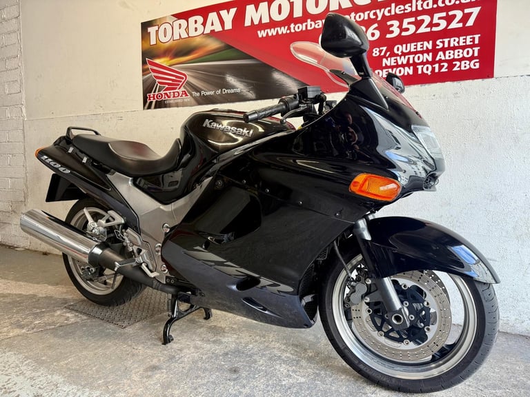 KAWASAKI ZZR1100-D6 SPORTS TOURER 1998 S REG 21877 MILES A STUNNING BIKE
