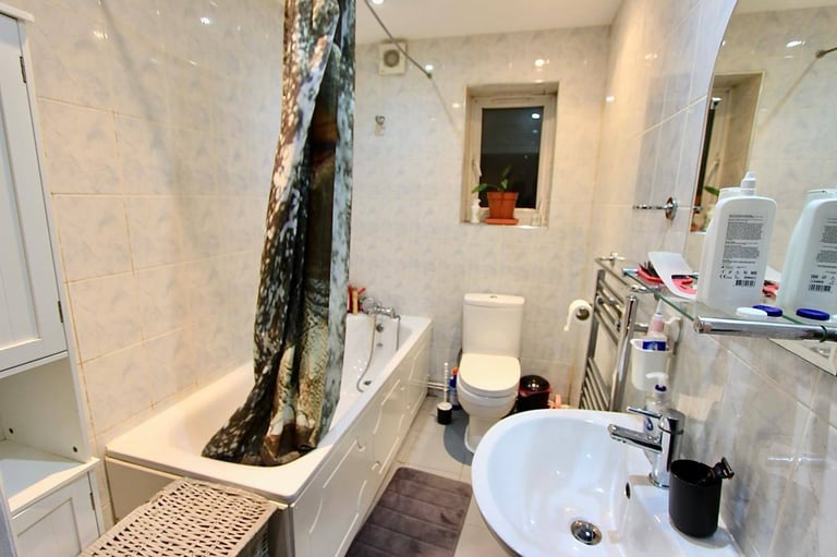 image for HA0 2 DOUBLE bed & 2 Bath, GRD floor FLAT. AVAILABLE LATE OCTOBER