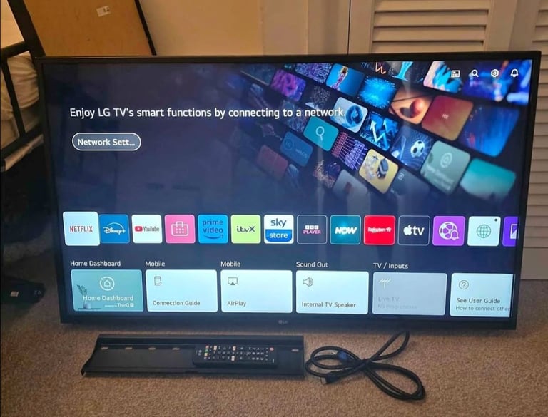 image for Samsung 43-inch Smart 4K UHD TV - Excellent Condition