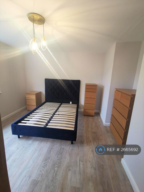 2 bedroom flat in Haig Court, Chelmsford, CM2 (2 bed) (#2665692)