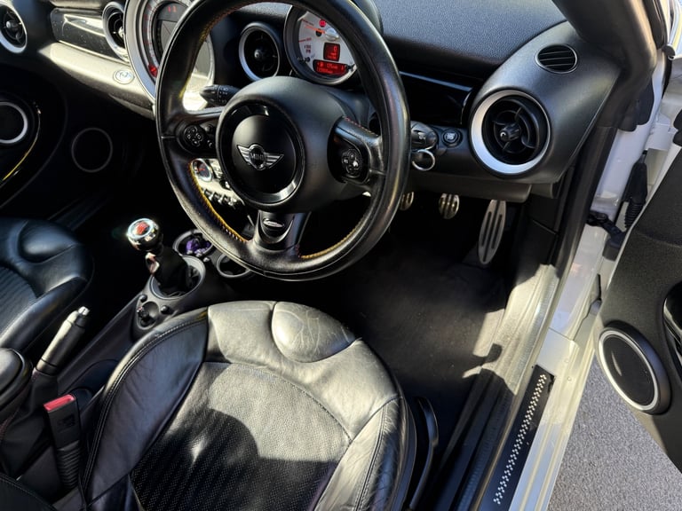 Mini, ROADSTER, Convertible, 2012, Manual, 1995 (cc), 2 doors