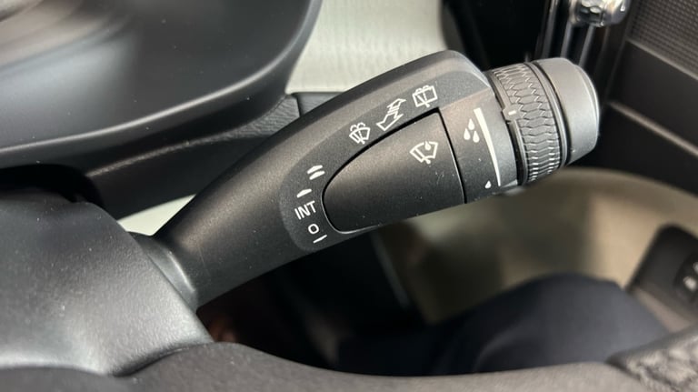 2022 Volvo XC40 2.0 B4P Plus Dark 5dr AWD Auto ESTATE PETROL Automatic