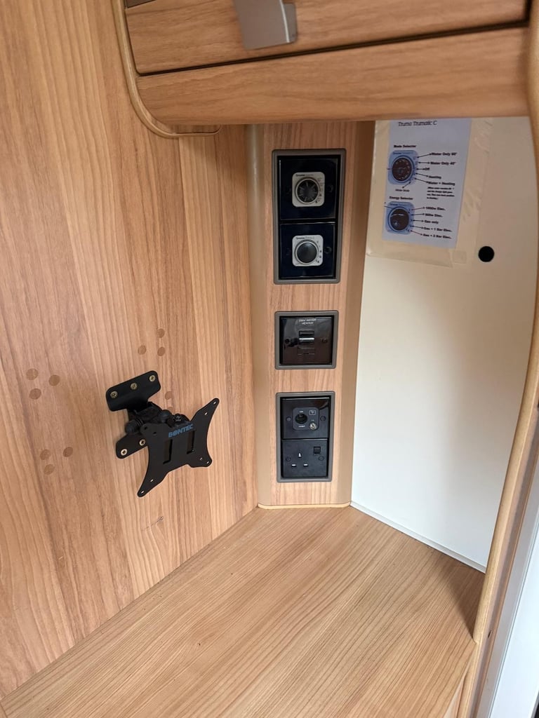 2013 Bailey Approach 745 SE - 2 ltr - 50,000 Miles - 4 Berth / 4 Belts