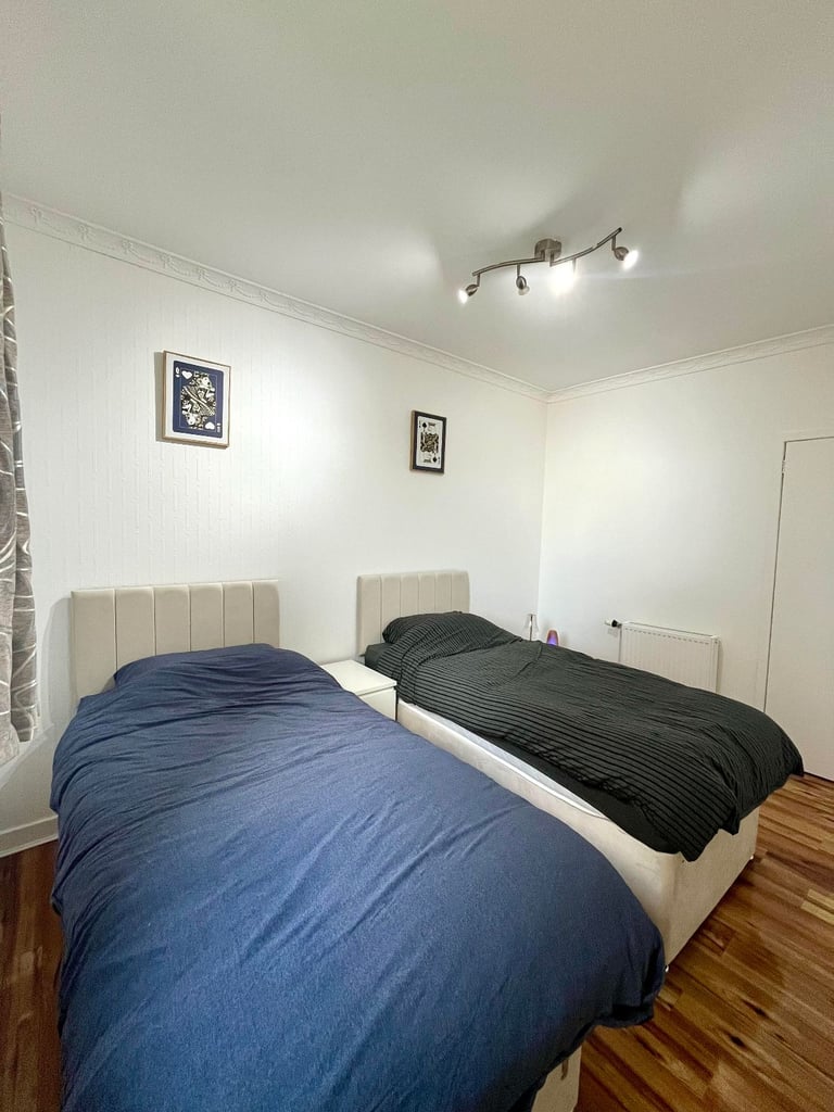 Broomhouse Road. 3 Double Bedrooms Available 1st January 2026.