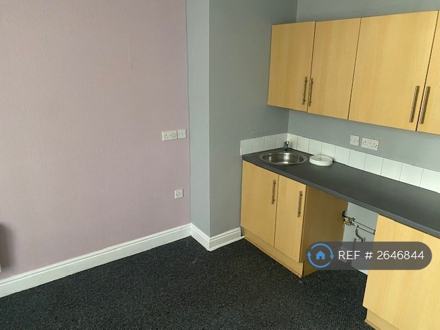 1 bedroom flat in Garth-Mor Court, Neath, SA11 (1 bed) (#2646844)