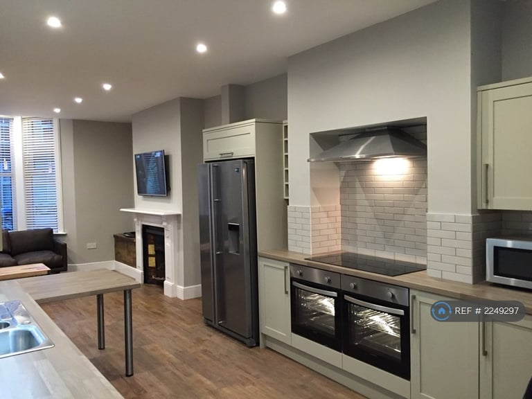 6 bedroom house in Gresford Avenue, Liverpool, L17 (6 bed) (#2249297)
