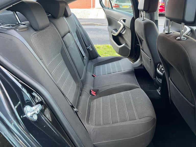 2011 Vauxhall Insignia 1.8i 16V SRi 5dr HATCHBACK Petrol Manual