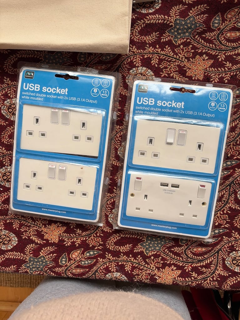 3 classic double wall socket + 1 usb double socket 