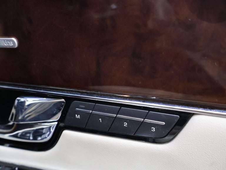 2010 Jaguar XJ 3.0d V6 Portfolio 4dr Auto SALOON DIESEL Automatic
