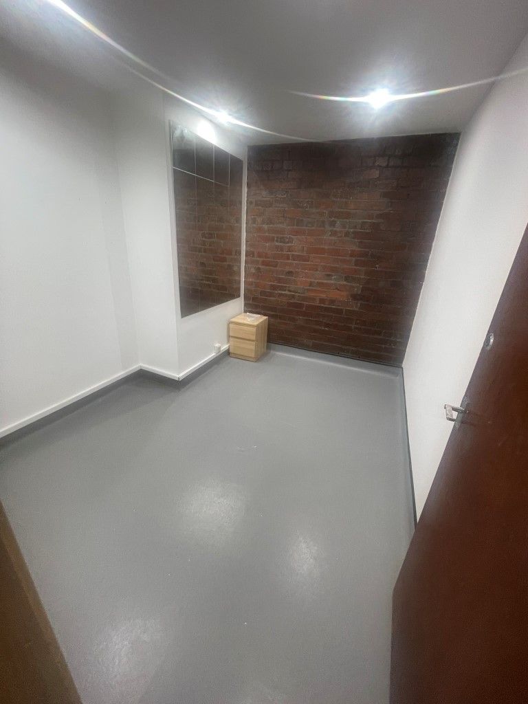 Spacious and modern three-bedroom apartment in city centre