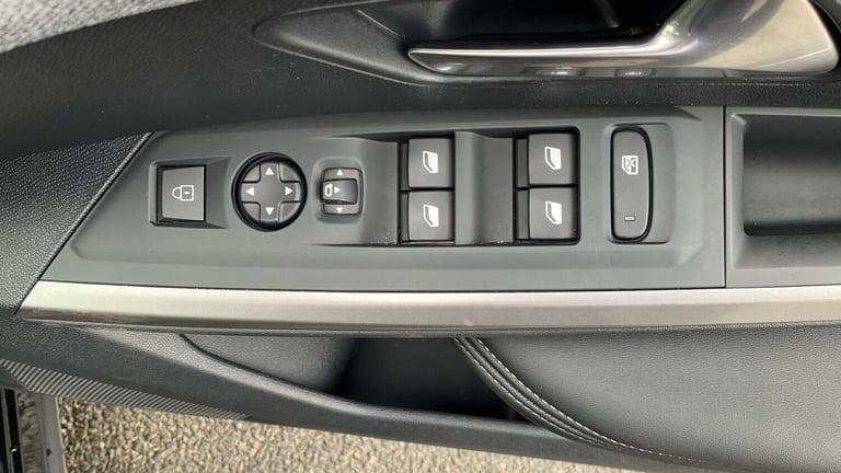 2025 Peugeot 3008 1.2 Hybrid 136 Allure 5dr e-DSC6 Petrol Estate Estate Petrol Automatic