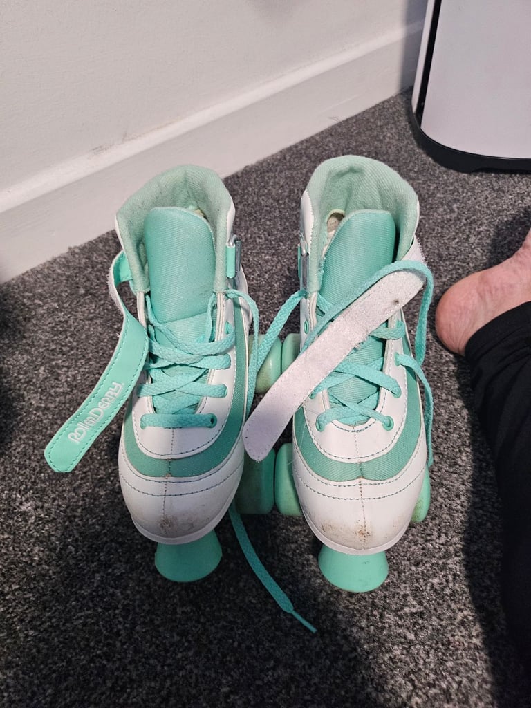 Firestar derby roller skates 