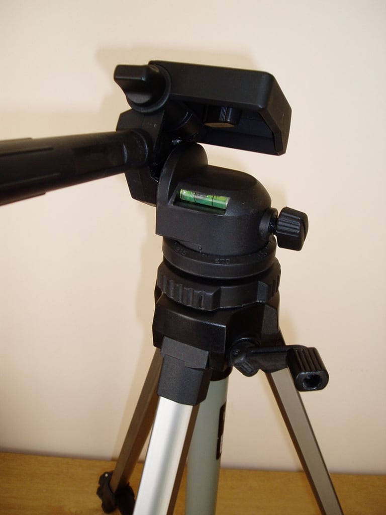 TP10 Miranda Titan tripod stand