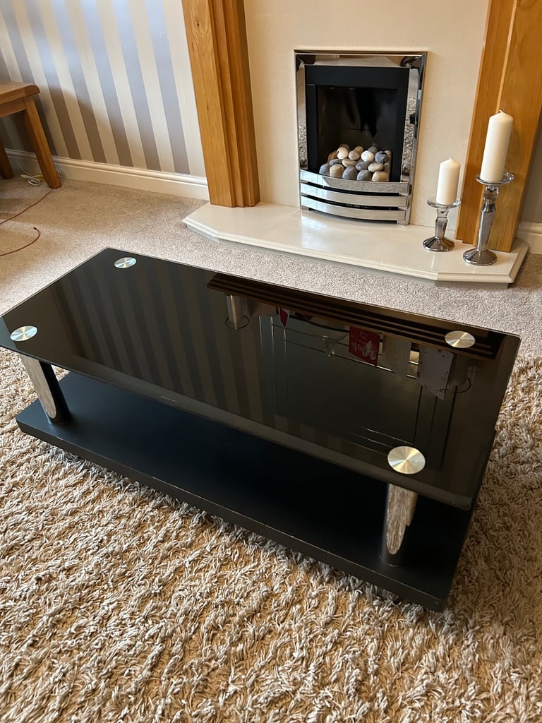 Black & Crome Glass Topped TV Stand.